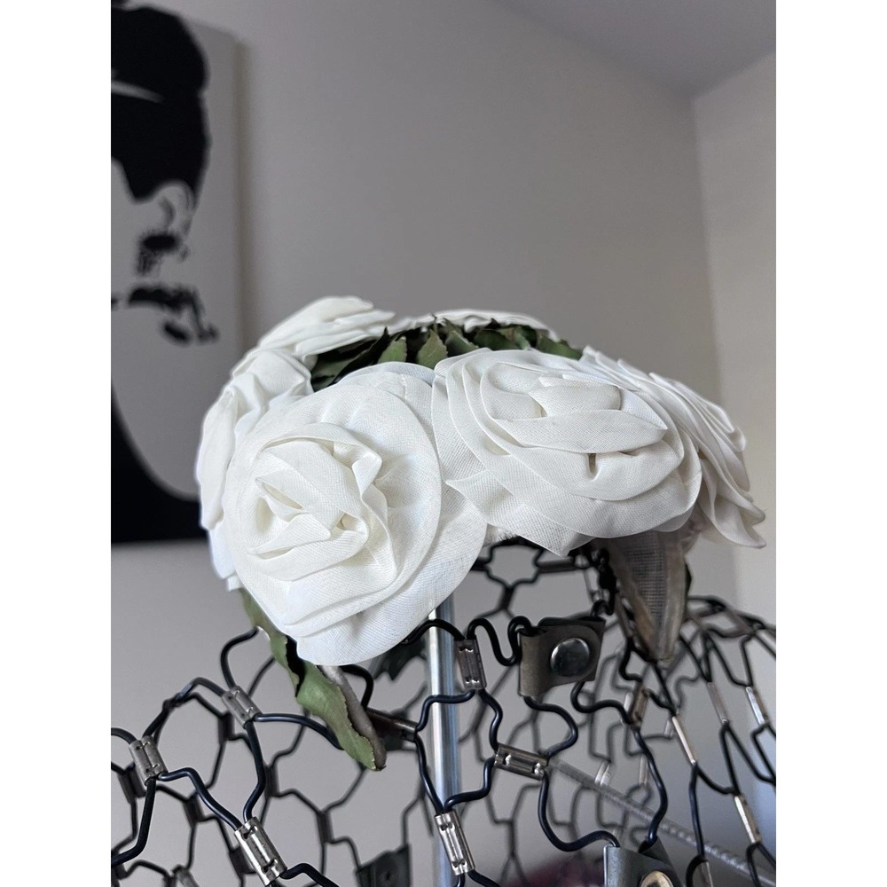 Vintage White Floral Pillbox Hat 1950s 1960s Fabric Rose Bridal Millinery‎ Hat